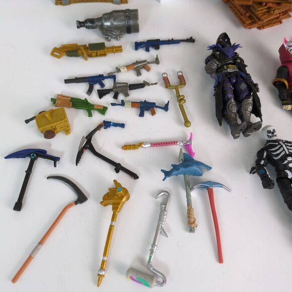 FORTNITE 120pc Turbo Builder Set 9 Figures 91 Building Plate 18 Weapons 2 Chests - Picture 2 of 8